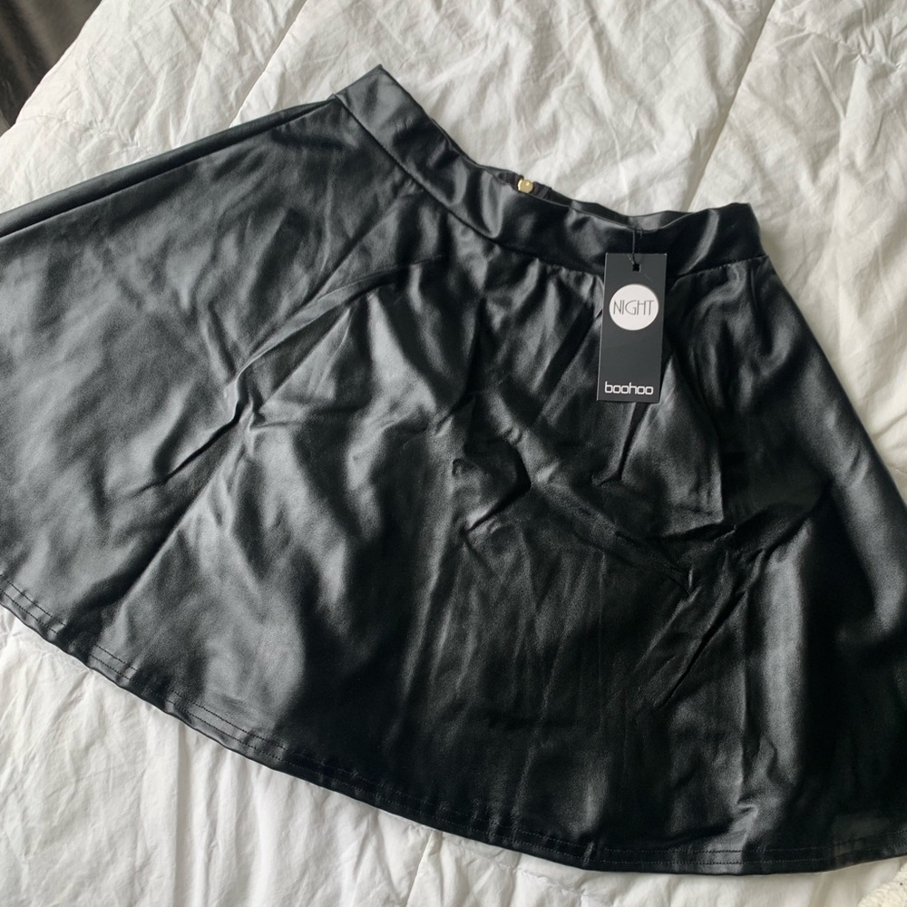 NEVER WORN TAGS ON women’s BooHoo faux leather skater skirt size 8